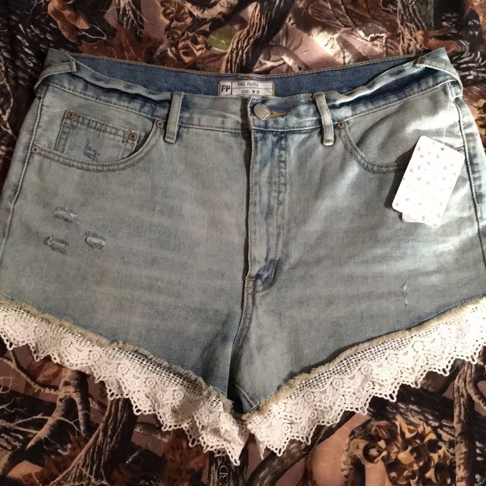 Distressed cut off shorts with lace 🌺🌻☀️😉
